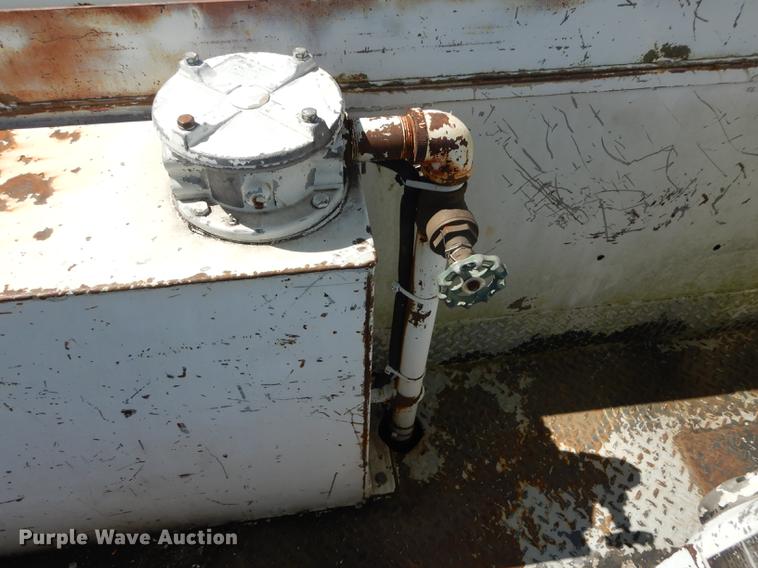 image for item DE1788 1992 GMC TopKick SL bucket truck