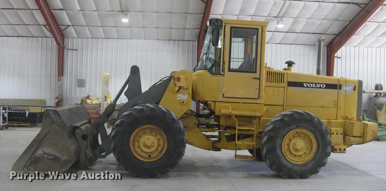 image for item DE2951 1998 Volvo L90C wheel loader