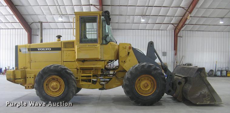image for item DE2951 1998 Volvo L90C wheel loader