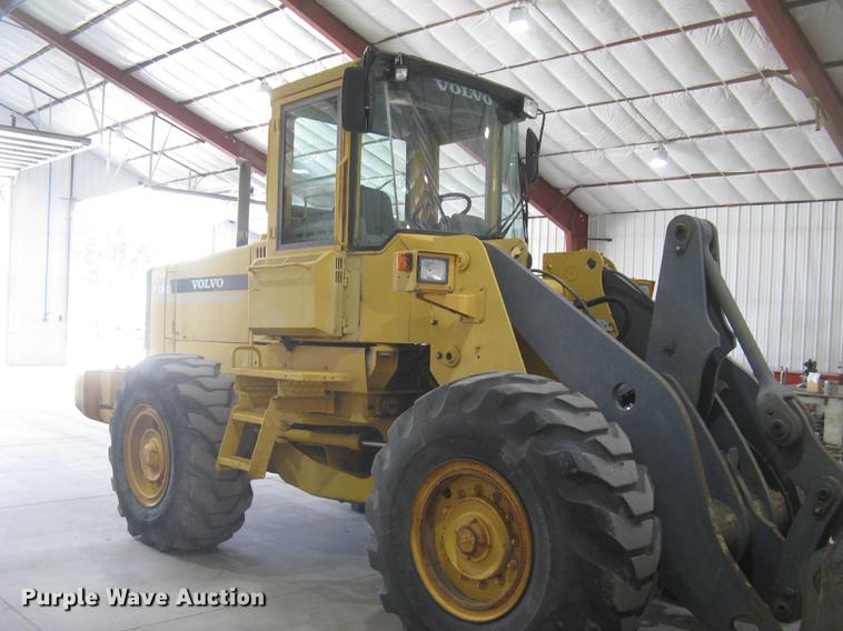 image for item DE2951 1998 Volvo L90C wheel loader