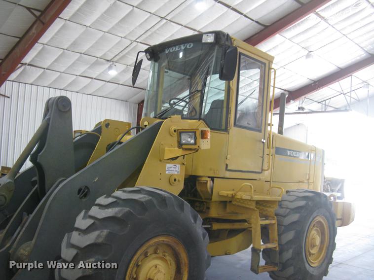 image for item DE2951 1998 Volvo L90C wheel loader