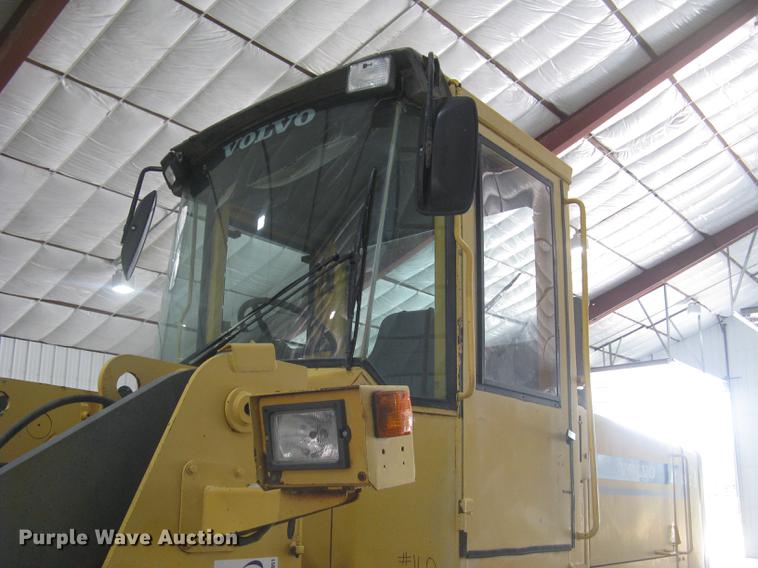 image for item DE2951 1998 Volvo L90C wheel loader