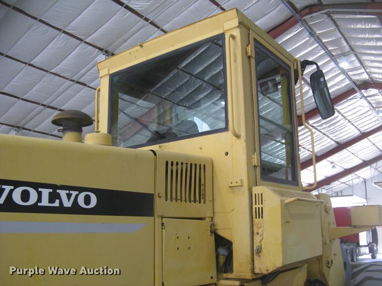 image for item DE2951 1998 Volvo L90C wheel loader