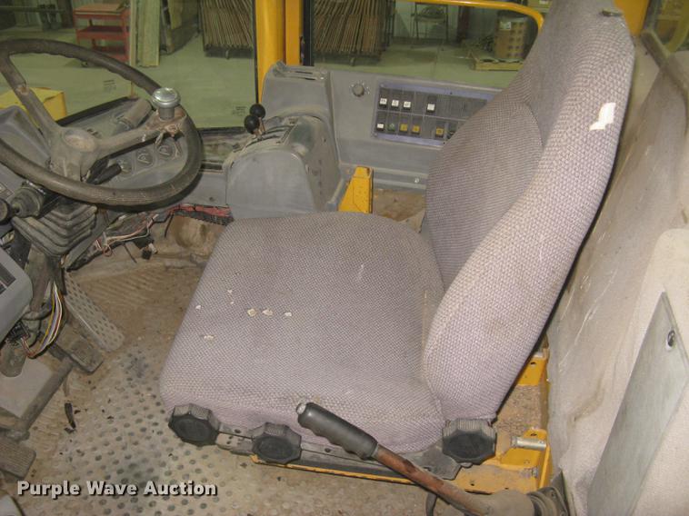 image for item DE2951 1998 Volvo L90C wheel loader