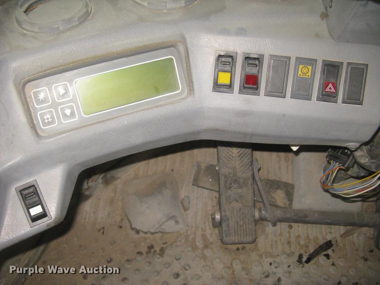 image for item DE2951 1998 Volvo L90C wheel loader