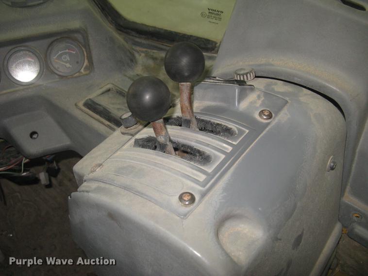 image for item DE2951 1998 Volvo L90C wheel loader