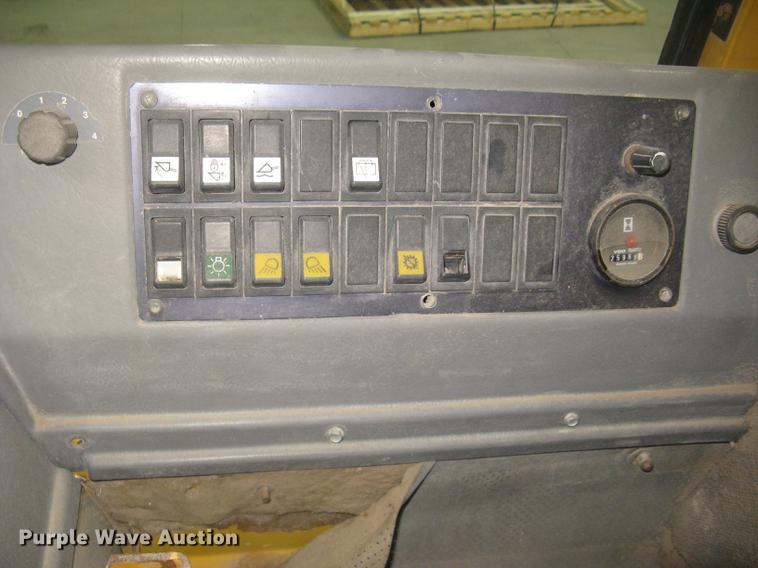 image for item DE2951 1998 Volvo L90C wheel loader