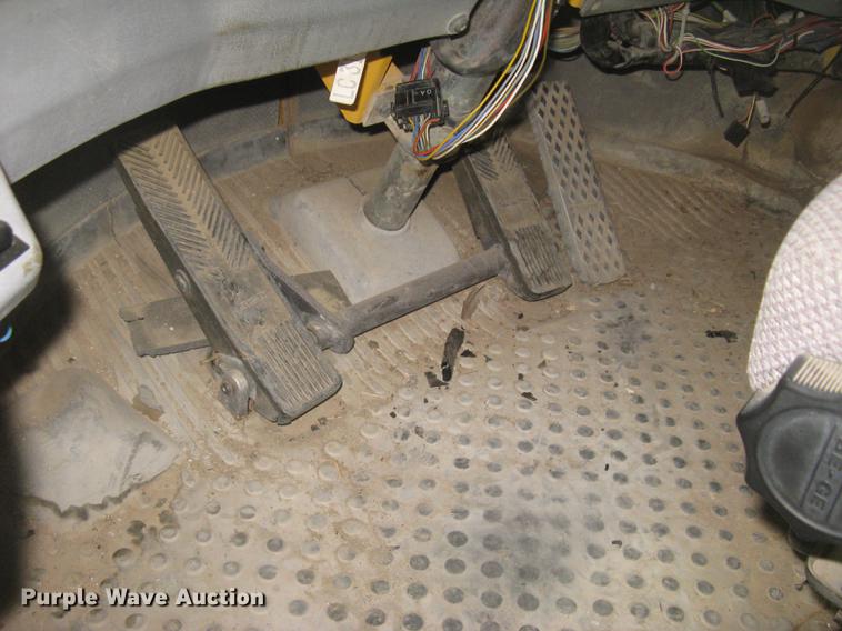 image for item DE2951 1998 Volvo L90C wheel loader