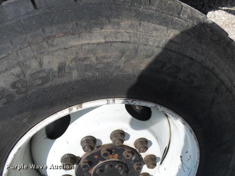 image for item DE3662 2004 International 7400 digger derrick truck