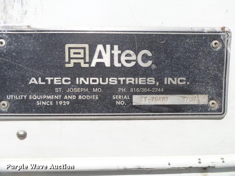 image for item DE3662 2004 International 7400 digger derrick truck