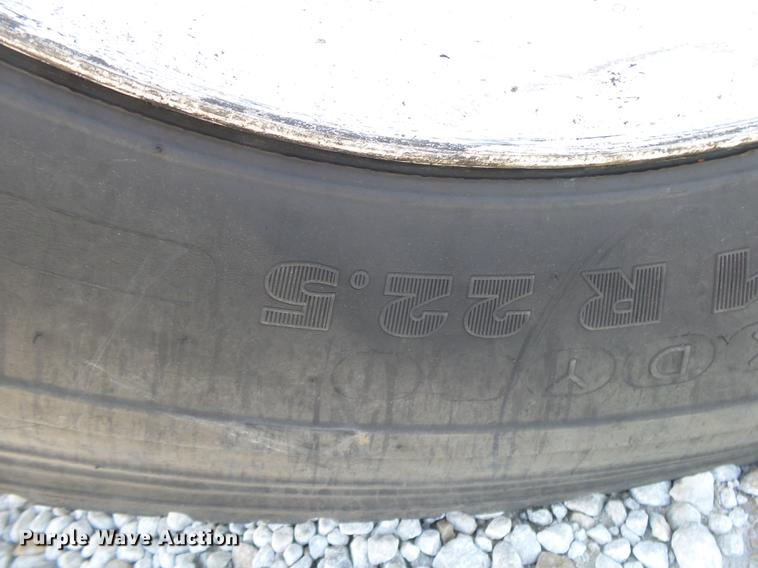 image for item DE3662 2004 International 7400 digger derrick truck