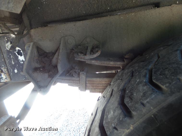 image for item DE3662 2004 International 7400 digger derrick truck