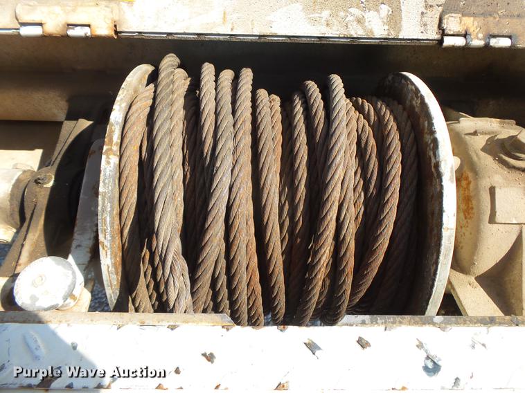 image for item DE3662 2004 International 7400 digger derrick truck