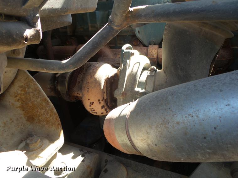 image for item DE3662 2004 International 7400 digger derrick truck