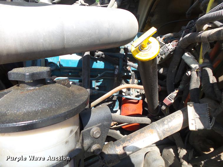 image for item DE3662 2004 International 7400 digger derrick truck