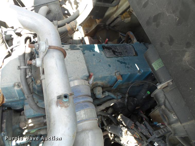 image for item DE3662 2004 International 7400 digger derrick truck