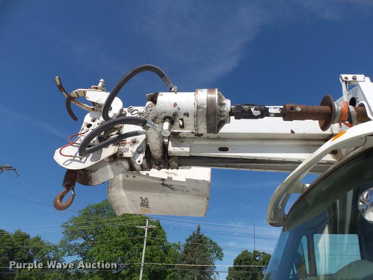 image for item DE3662 2004 International 7400 digger derrick truck