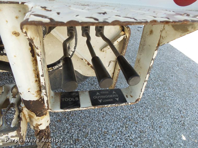 image for item DE3662 2004 International 7400 digger derrick truck