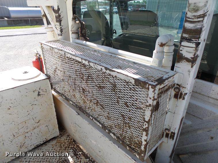 image for item DE3662 2004 International 7400 digger derrick truck