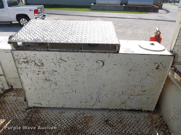 image for item DE3662 2004 International 7400 digger derrick truck