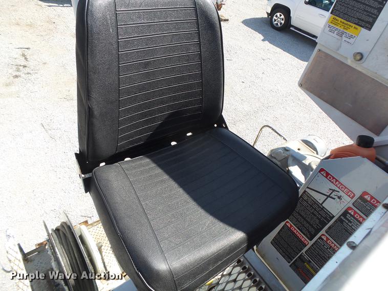 image for item DE3662 2004 International 7400 digger derrick truck