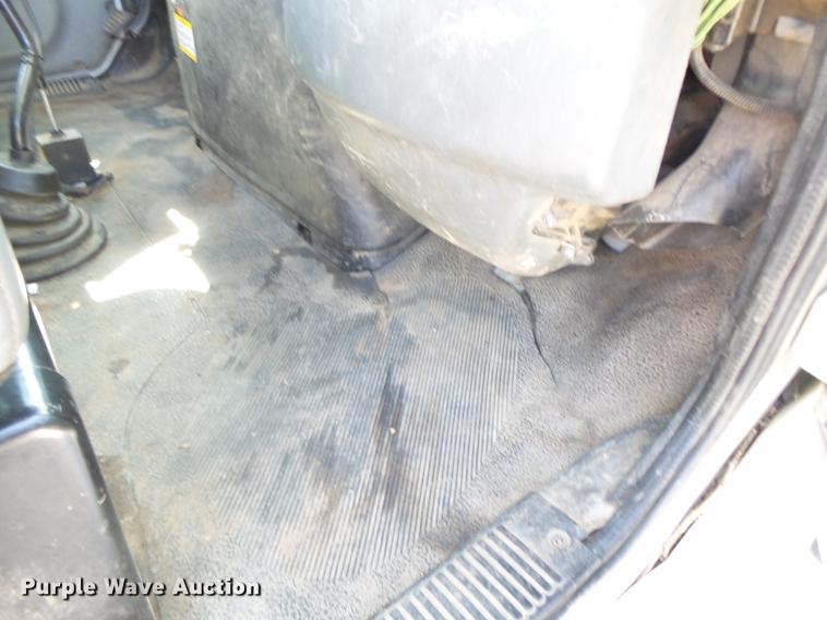 image for item DE3662 2004 International 7400 digger derrick truck