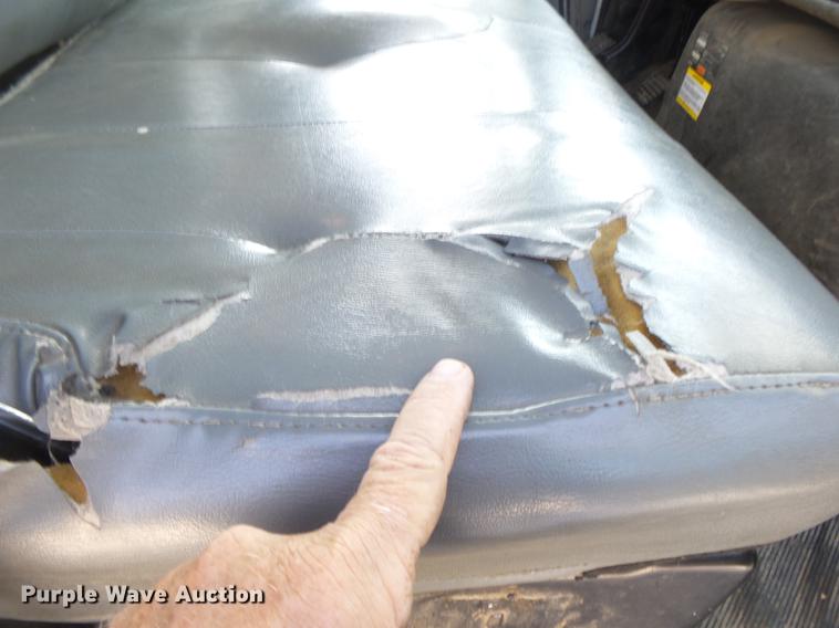 image for item DE3662 2004 International 7400 digger derrick truck