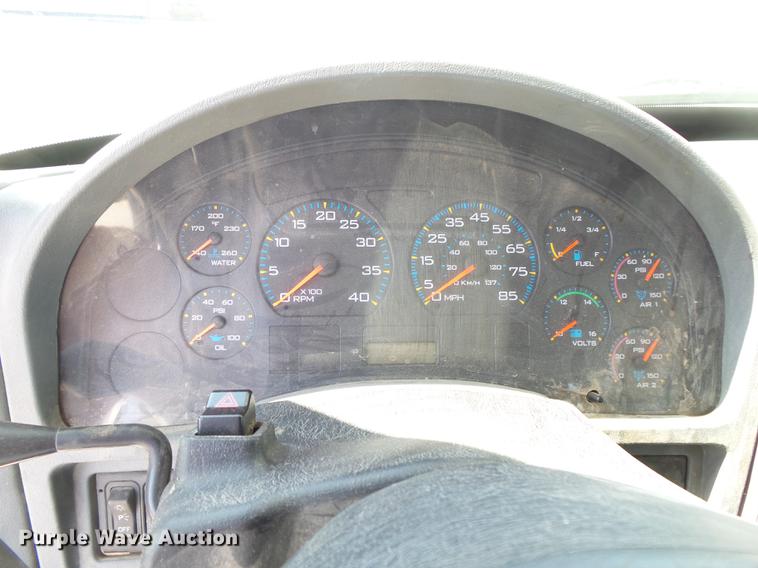 image for item DE3662 2004 International 7400 digger derrick truck