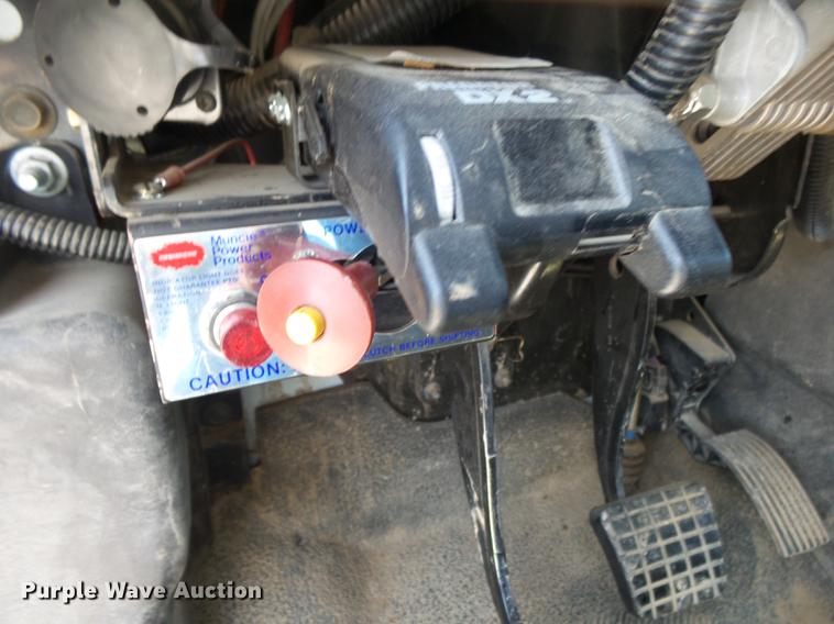 image for item DE3662 2004 International 7400 digger derrick truck