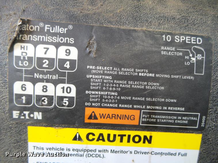 image for item DE3662 2004 International 7400 digger derrick truck