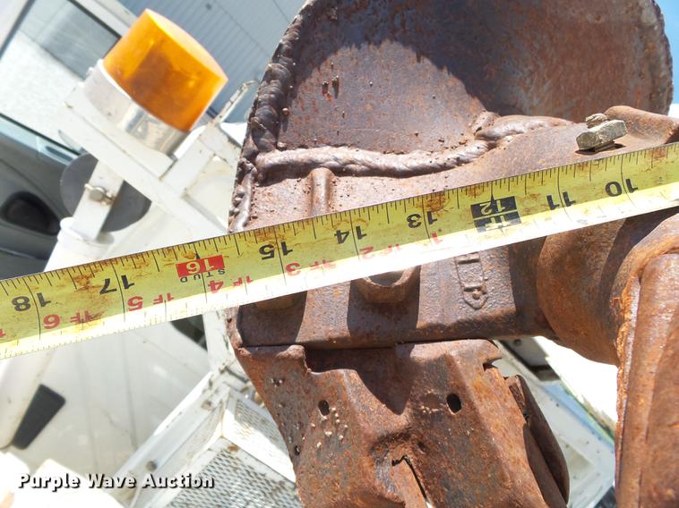 image for item DE3662 2004 International 7400 digger derrick truck