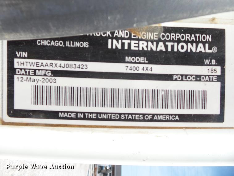 image for item DE3662 2004 International 7400 digger derrick truck