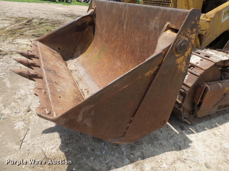 image for item DE3665 Dresser 175C track loader