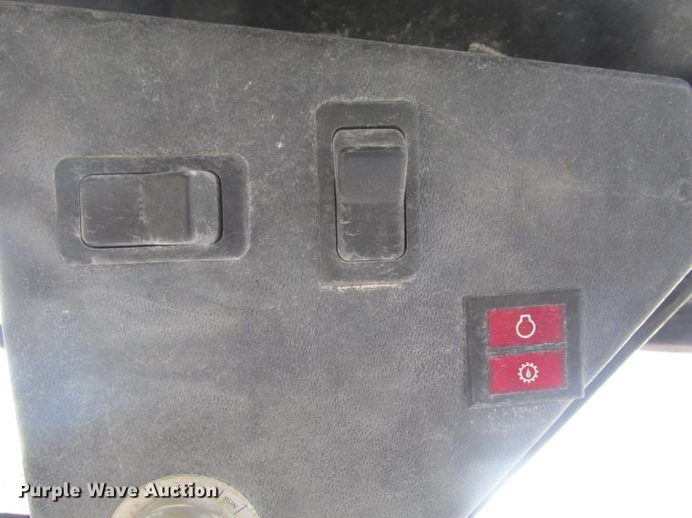 image for item DE3672 Bobcat 751 skid steer