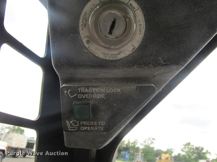 image for item DE3672 Bobcat 751 skid steer