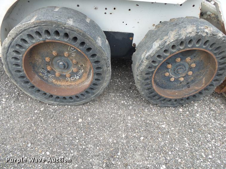 image for item DE3674 1999 Bobcat 751 skid steer