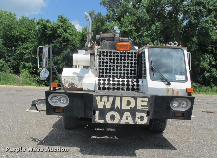 image for item DE3677 P & H T600XL truck crane