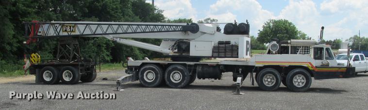 image for item DE3677 P & H T600XL truck crane