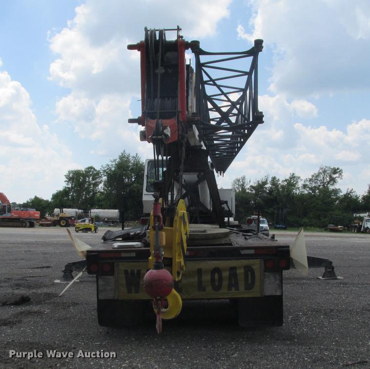 image for item DE3677 P & H T600XL truck crane