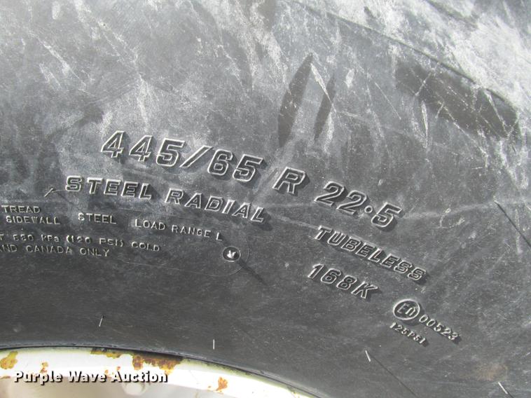 image for item DE3677 P & H T600XL truck crane