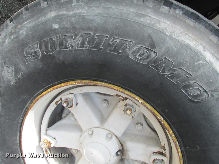 image for item DE3677 P & H T600XL truck crane