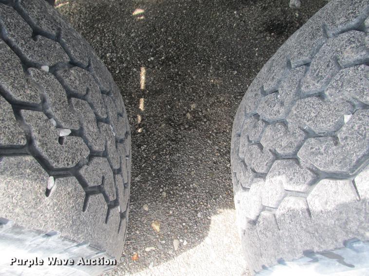 image for item DE3677 P & H T600XL truck crane