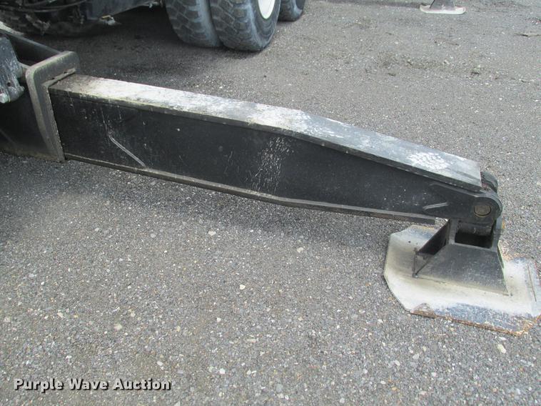 image for item DE3677 P & H T600XL truck crane