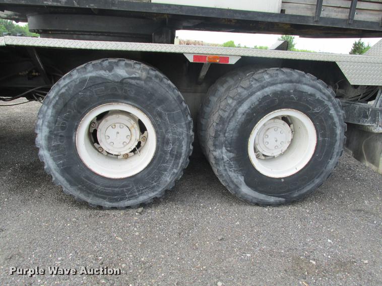 image for item DE3677 P & H T600XL truck crane