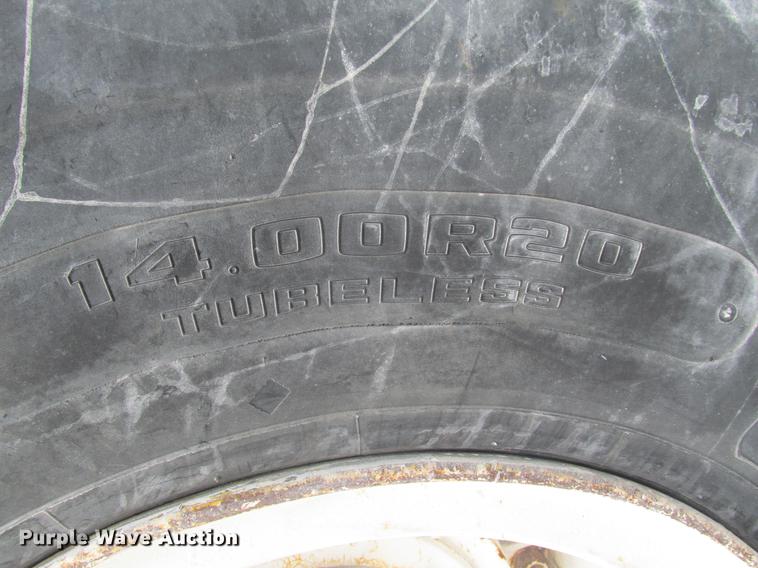 image for item DE3677 P & H T600XL truck crane