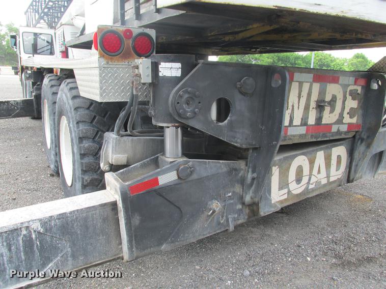 image for item DE3677 P & H T600XL truck crane