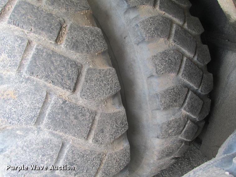 image for item DE3677 P & H T600XL truck crane