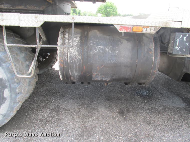 image for item DE3677 P & H T600XL truck crane