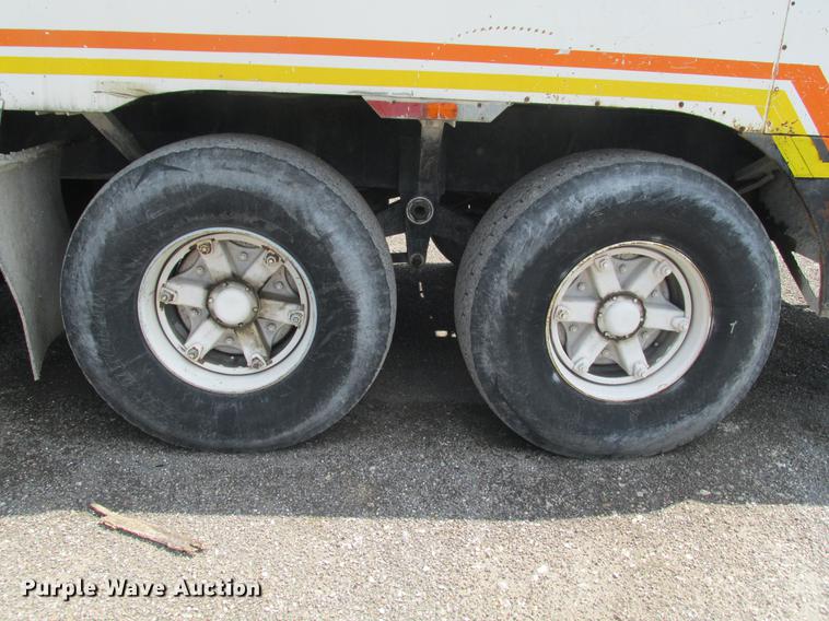 image for item DE3677 P & H T600XL truck crane