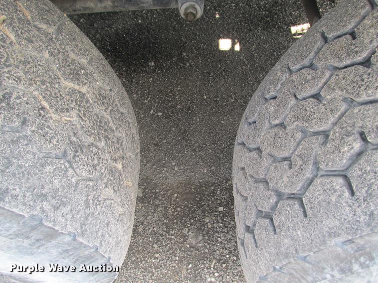 image for item DE3677 P & H T600XL truck crane